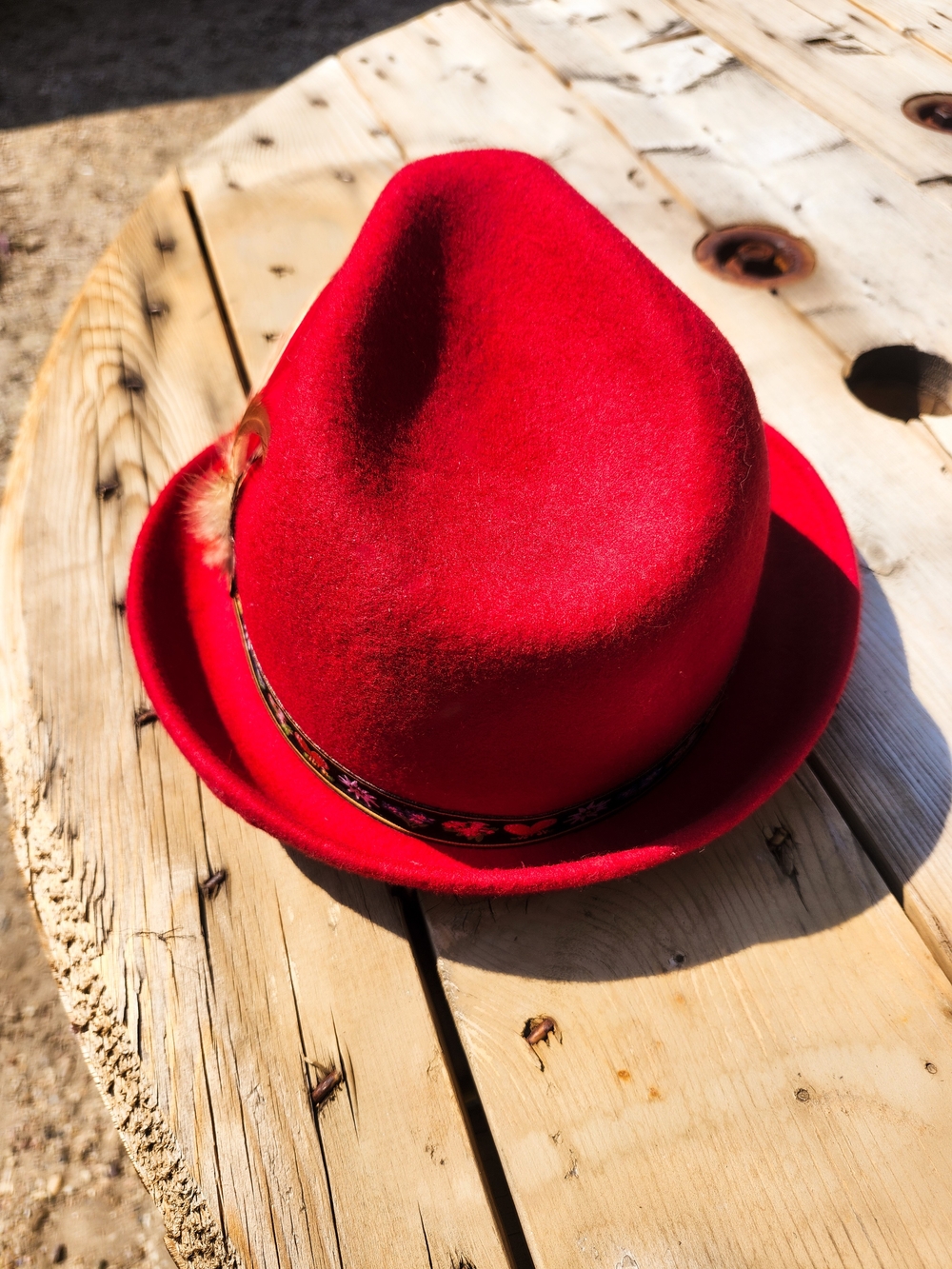 German Headwear Bavarian Alpine Hat Red 100% Wool Large Feather Oktoberfest - Picture 5 of 6